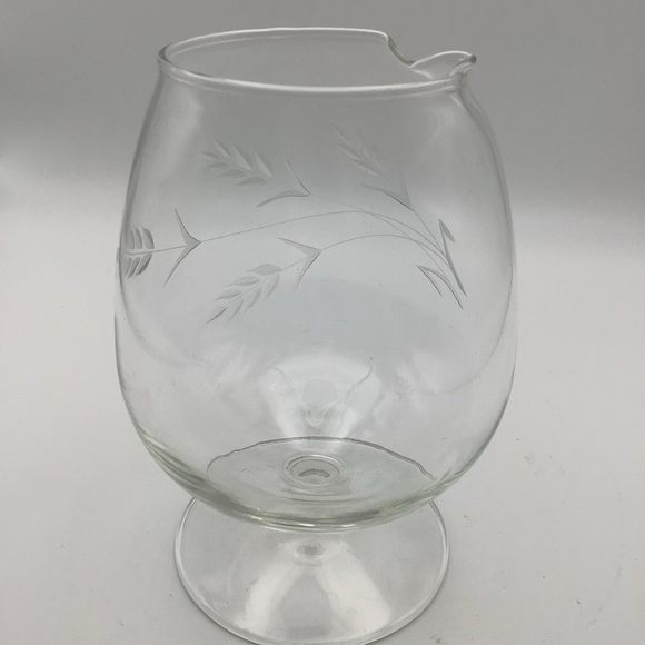 Etched Glass Brandy Snifter with Pour Spout - Picture 3 of 8